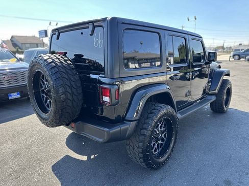 Used 2019 Jeep Wrangler Unlimited Sahara AWD/4WD image 6