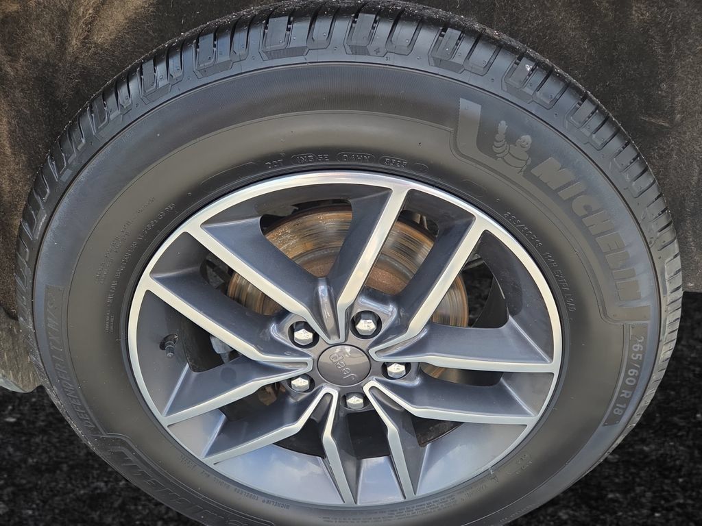 Certified 2019 Jeep Grand Cherokee Limited AWD/4WD image 22