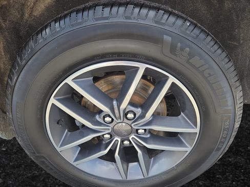 Used 2019 Jeep Grand Cherokee Limited AWD/4WD image 22