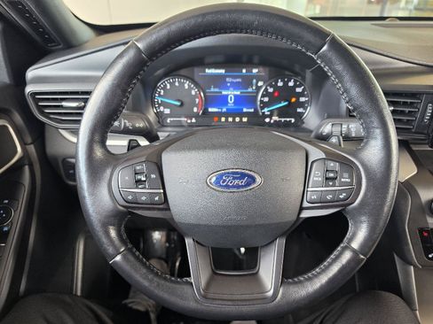 Used 2020 Ford Explorer XLT w/ Comfort Package AWD/4WD image 12