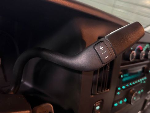 Used 2017 Chevrolet Express 3500 image 26