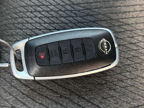 Used 2025 Nissan Rogue SV FWD image 27
