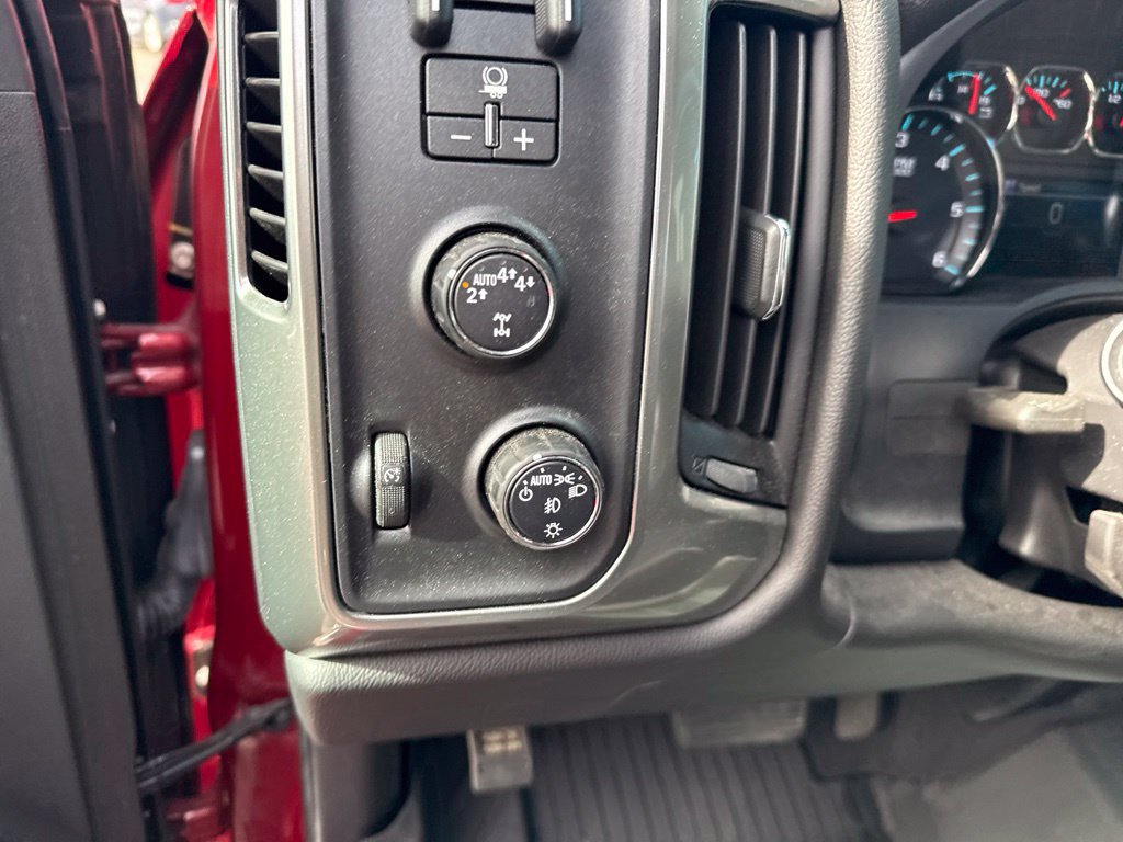 Used 2018 Chevrolet Silverado 1500 LT w/ All Star Edition AWD/4WD image 33