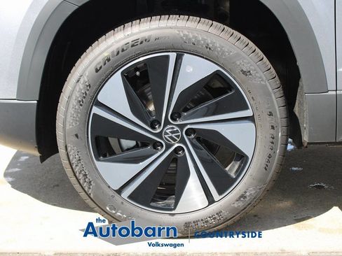 Used 2025 Volkswagen Taos SE AWD/4WD image 22