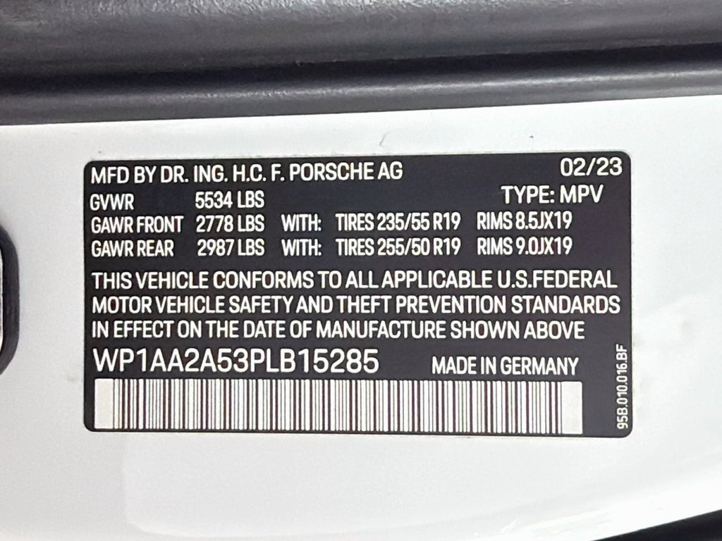 Certified 2023 Porsche Macan AWD/4WD image 34