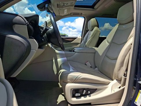 Used 2019 Cadillac Escalade ESV Luxury AWD/4WD image 13