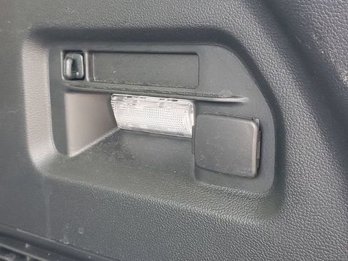 Used 2024 Ford Explorer XLT w/ Equipment Group 202A AWD/4WD image 9