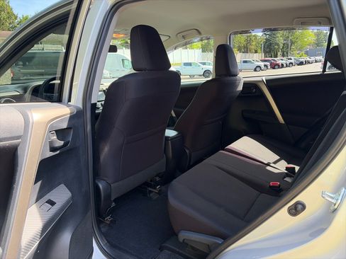 Used 2015 Toyota RAV4 LE AWD/4WD image 10
