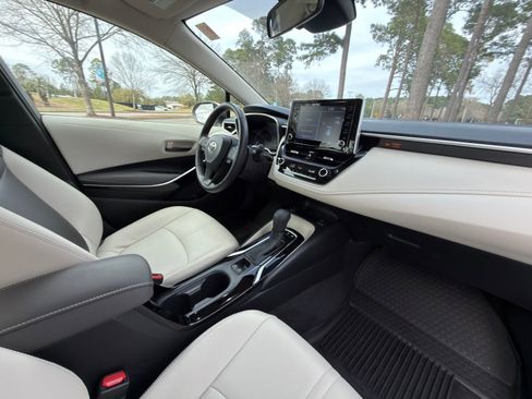 Used 2022 Toyota Corolla LE w/ Premium Interior Package image 16