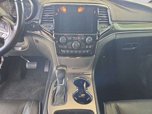 Used 2020 Jeep Grand Cherokee Overland RWD image 12
