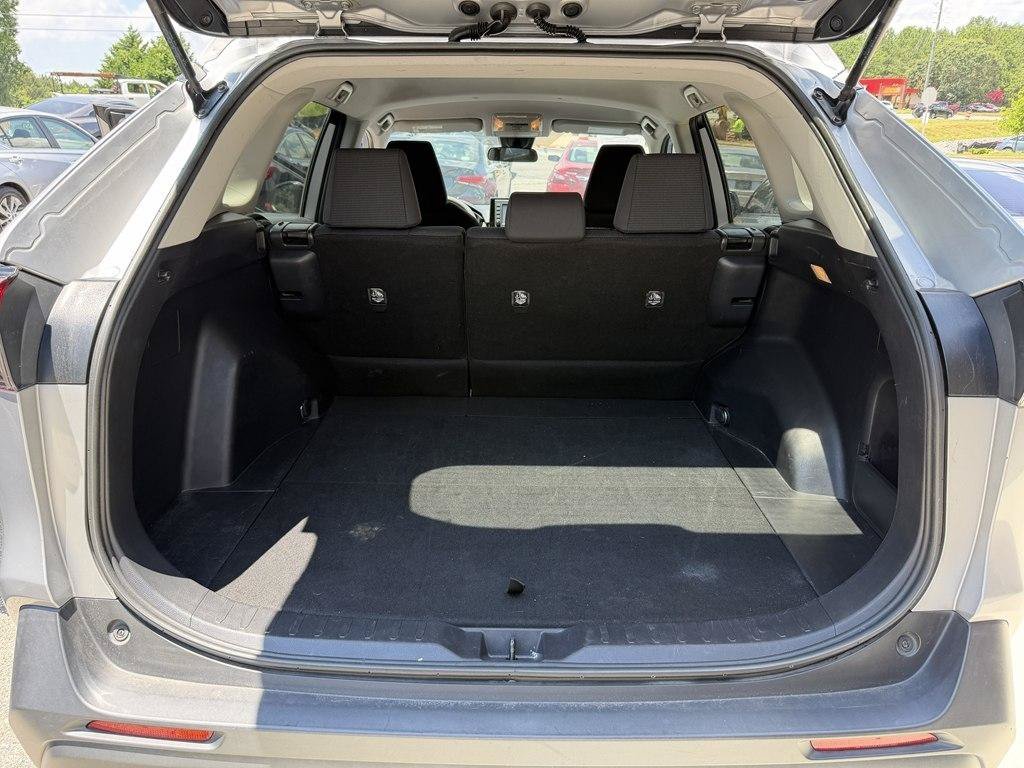 Used 2019 Toyota RAV4 LE FWD image 10