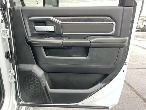 Used 2024 RAM 3500 Big Horn image 24