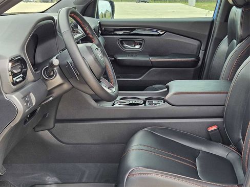 New 2025 Honda Pilot TrailSport image 11