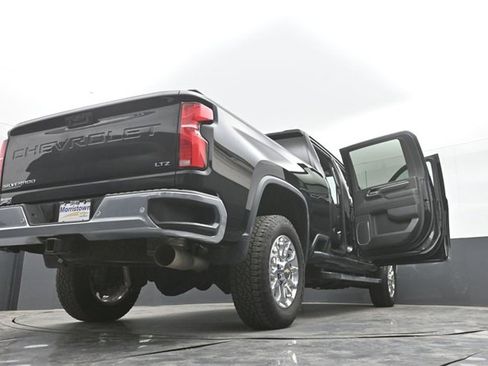 Used 2025 Chevrolet Silverado 2500 LTZ w/ LTZ Convenience Package image 53