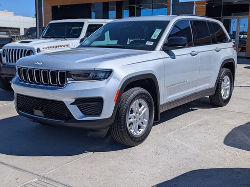 New 2025 Jeep Grand Cherokee Laredo image 5