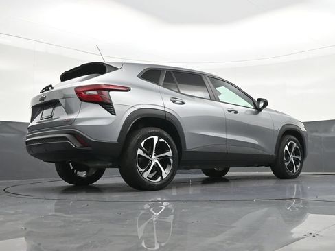 Used 2024 Chevrolet Trax RS FWD image 32