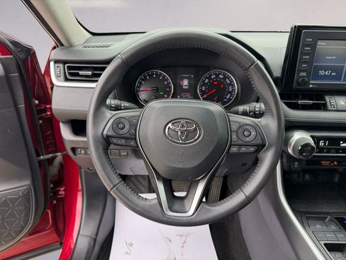 Used 2022 Toyota RAV4 XLE Premium image 12