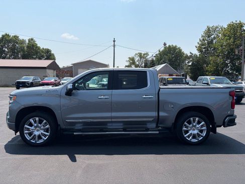 Used 2025 Chevrolet Silverado 1500 High Country w/ Technology Package AWD/4WD image 2