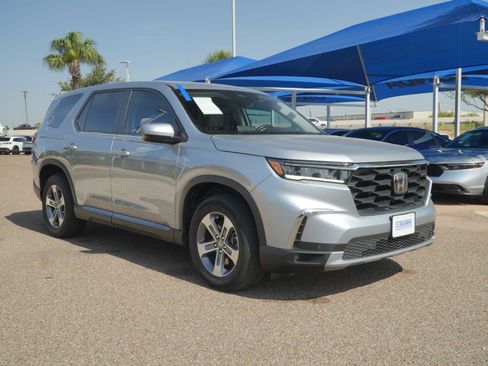Used 2025 Honda Pilot EX-L image 3