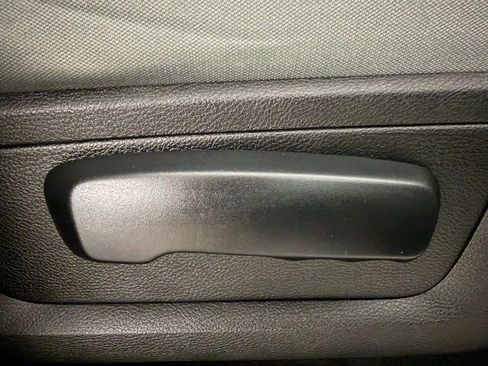 Used 2020 RAM 1500 Classic SLT image 33