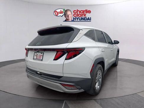 Used 2025 Hyundai Tucson SE image 3