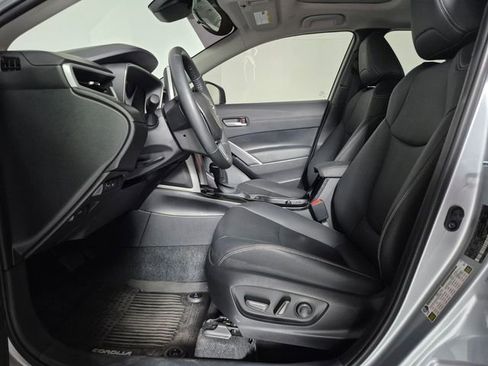 Certified 2025 Toyota Corolla Cross XLE FWD image 14