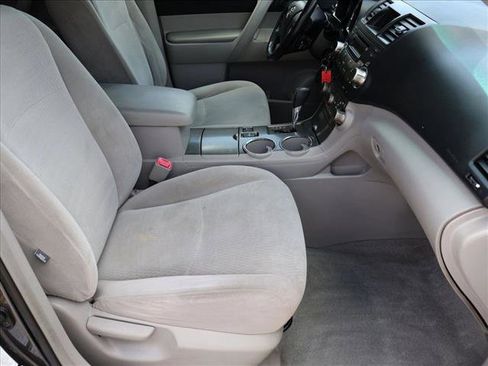 Used 2010 Toyota Highlander 4WD image 26