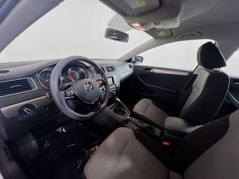 Used 2017 Volkswagen Jetta S image 16