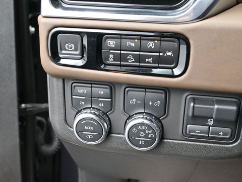 Used 2025 GMC Yukon XL Denali Ultimate w/ LPO, Floor Liner Package image 24