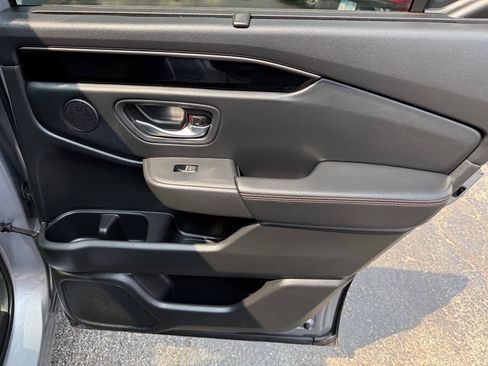 Used 2025 Honda Pilot TrailSport image 26