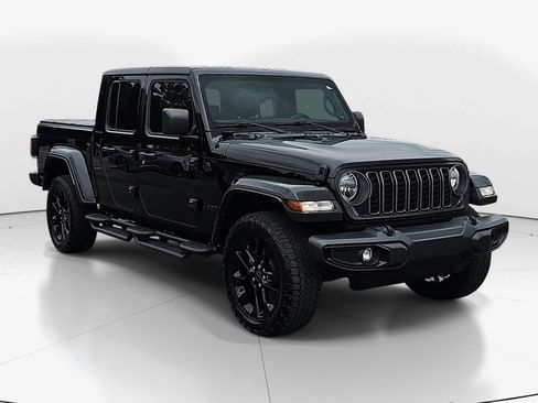Used 2025 Jeep Gladiator Sport AWD/4WD image 3