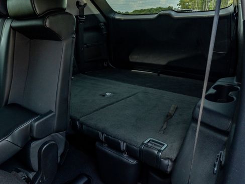 Used 2020 Toyota Highlander XLE FWD image 15