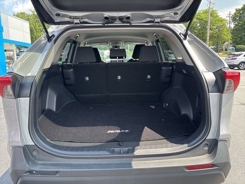 Used 2021 Toyota RAV4 LE w/ Carpet Mat Package (TMS) FWD image 7
