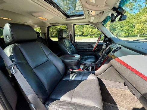 Used 2007 Cadillac Escalade AWD w/ Information Package image 20
