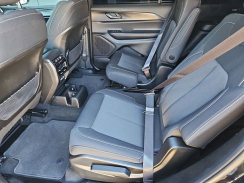 Used 2025 Jeep Grand Cherokee L Laredo w/ Luxury Tech Group I image 18