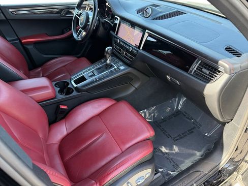 Used 2021 Porsche Macan image 26