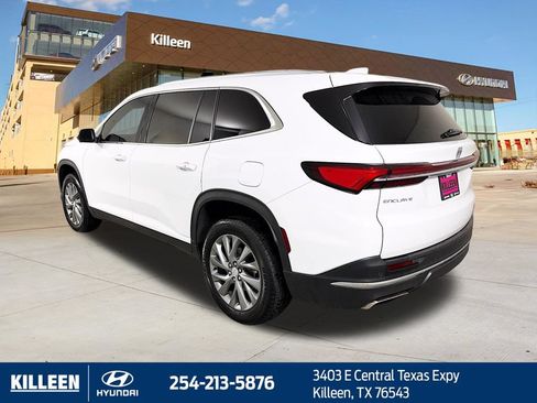 Used 2025 Buick Enclave Preferred FWD image 5