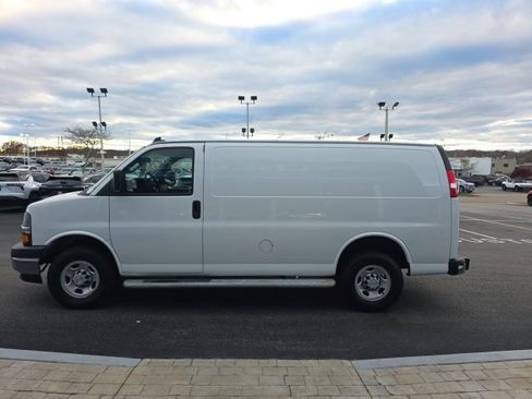 Used 2024 Chevrolet Express 2500 w/ Driver Convenience Package image 4