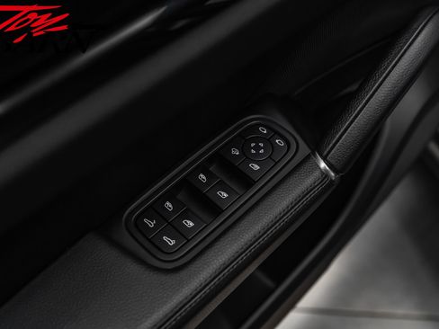 Used 2022 Porsche Cayenne S image 18