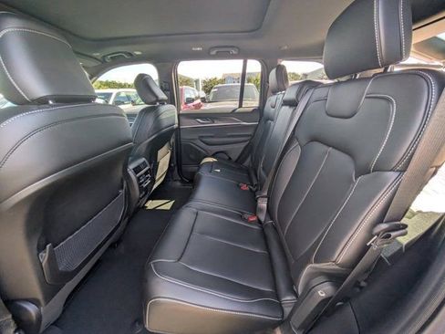 New 2025 Jeep Grand Cherokee Limited w/ Black Appearance Package image 12