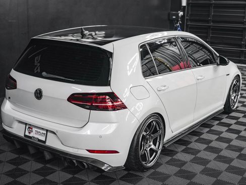 Used 2018 Volkswagen Golf R 4-Door image 23