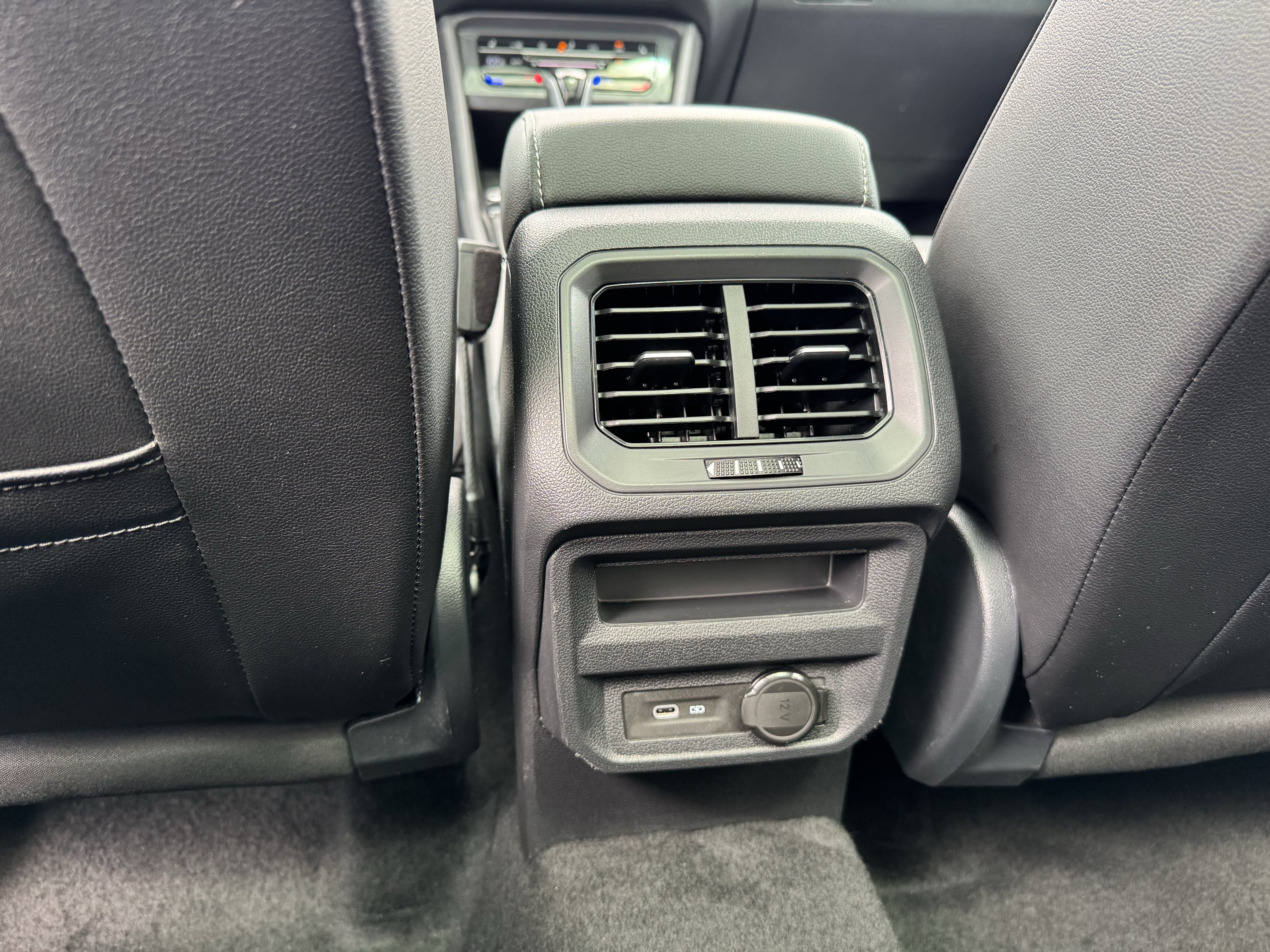 Certified 2023 Volkswagen Tiguan SE R-Line FWD image 31