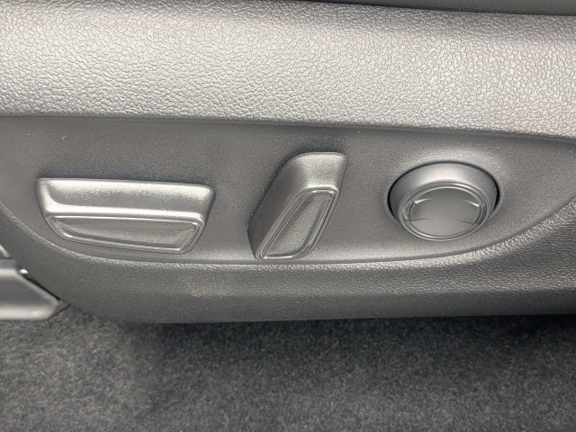 Used 2024 Toyota Highlander XLE FWD image 21