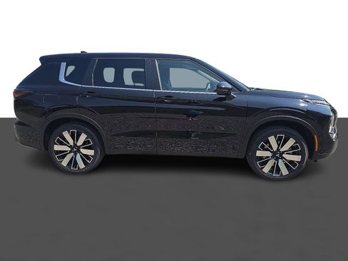 New 2025 Mitsubishi Outlander SE image 3