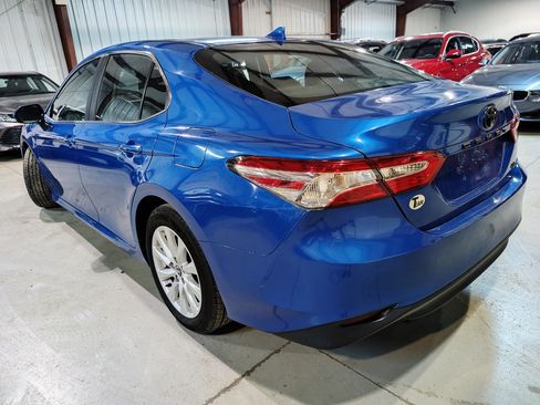 Used 2020 Toyota Camry LE FWD image 4