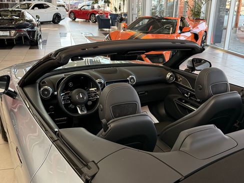 Used 2023 Mercedes-Benz SL 43 AMG w/ Driver Assistance Package image 22