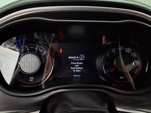 Used 2022 Dodge Challenger R/T w/ Plus Package image 5