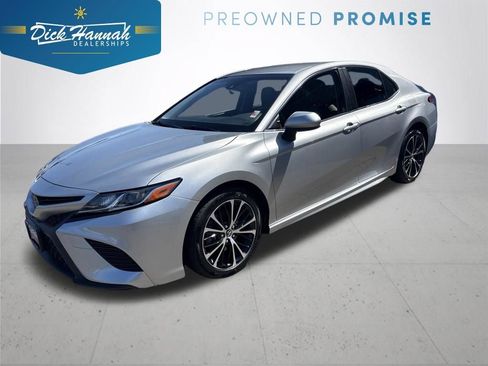 Used 2018 Toyota Camry SE FWD image 1