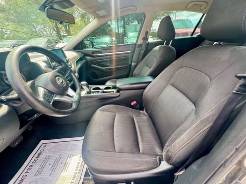 Used 2023 Nissan Altima 2.5 SV FWD image 14
