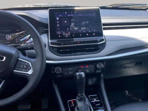 Used 2022 Jeep Compass Latitude FWD image 7